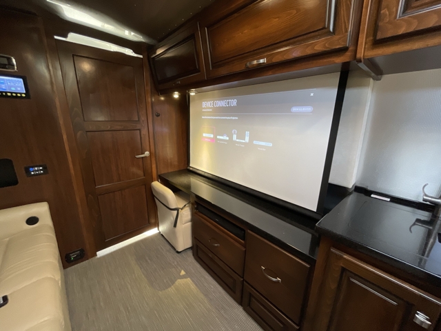 2018 Airstream Classic 33FB Twin — photo 8 of 8