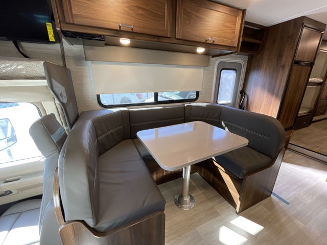 2025 Winnebago Spirit 31H — photo 7 of 8