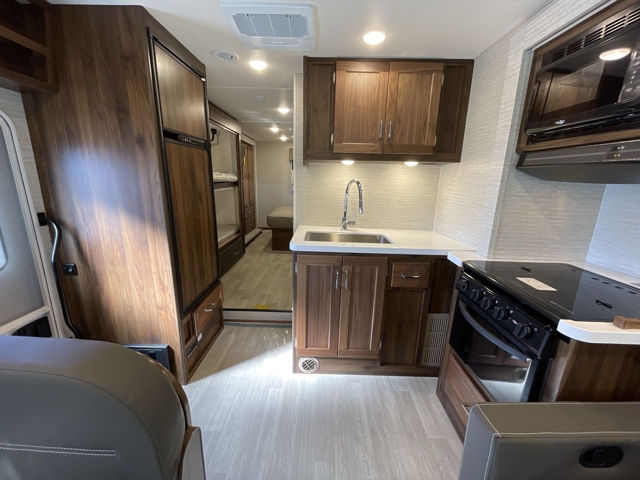 2025 Winnebago Spirit 31H — photo 8 of 8