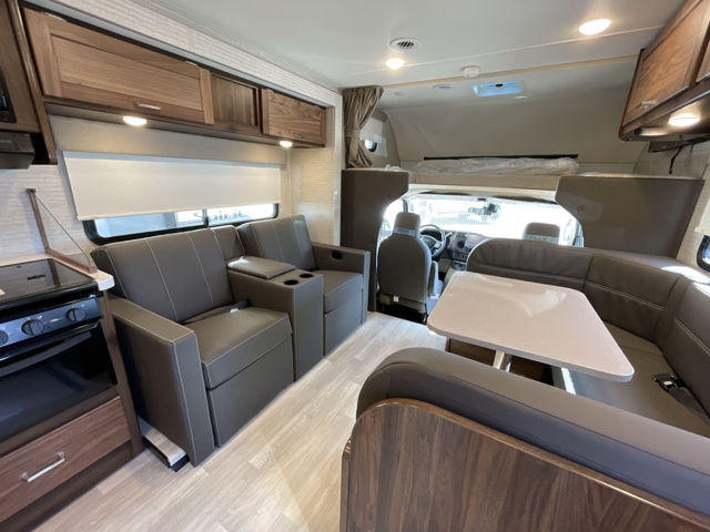 2025 Winnebago Spirit 31H — photo 2 of 8
