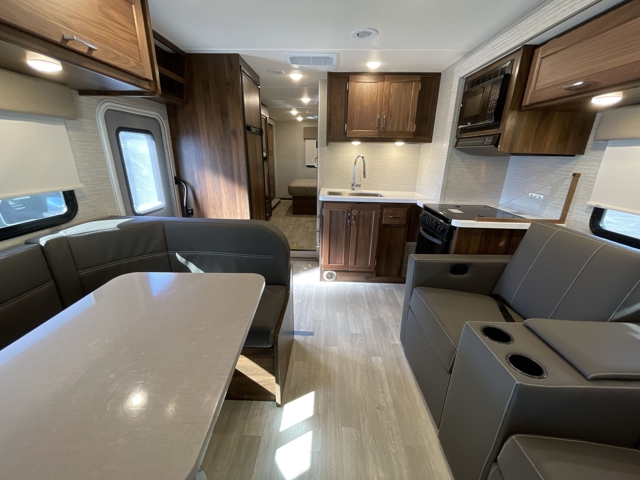 2025 Winnebago Spirit 31H — photo 3 of 8