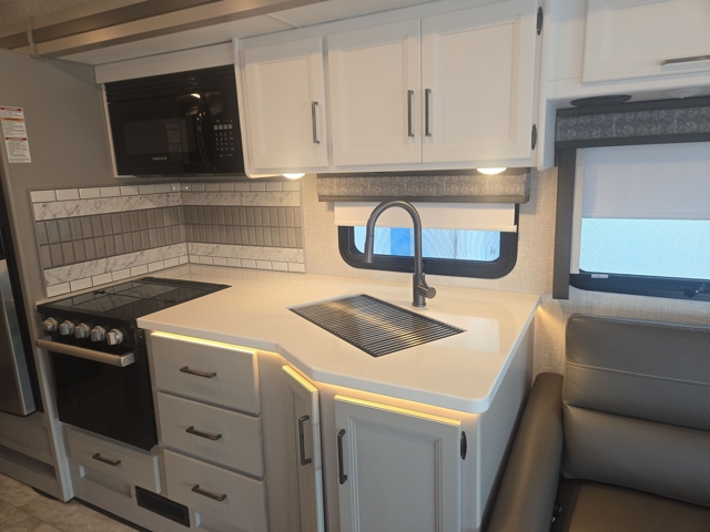 2025 Thor Windsport 29M — photo 7 of 8