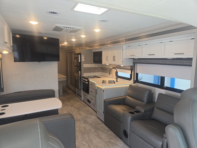 2025 Thor Windsport 29M — photo 3 of 8