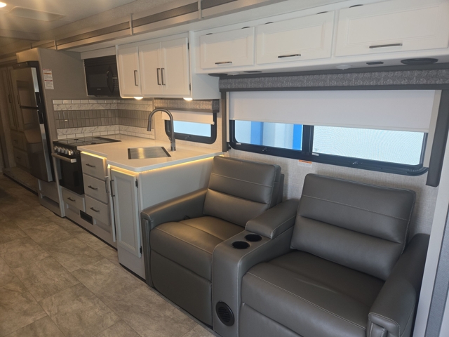 2025 Thor Windsport 29M — photo 4 of 8