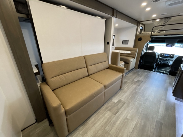 2025 Dynamax Isata 3 24FWSFX — photo 5 of 8