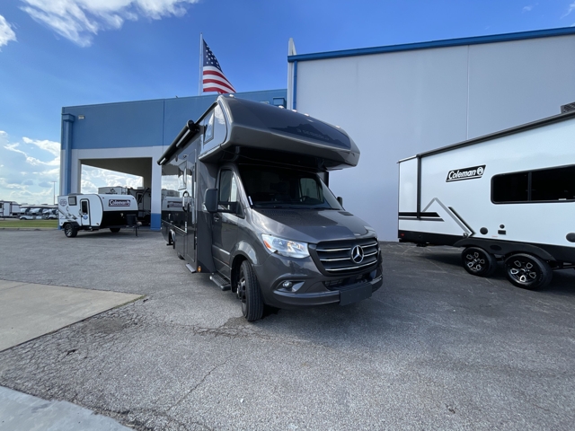 2025 Dynamax Isata 3 24FWSFX — photo 1 of 8