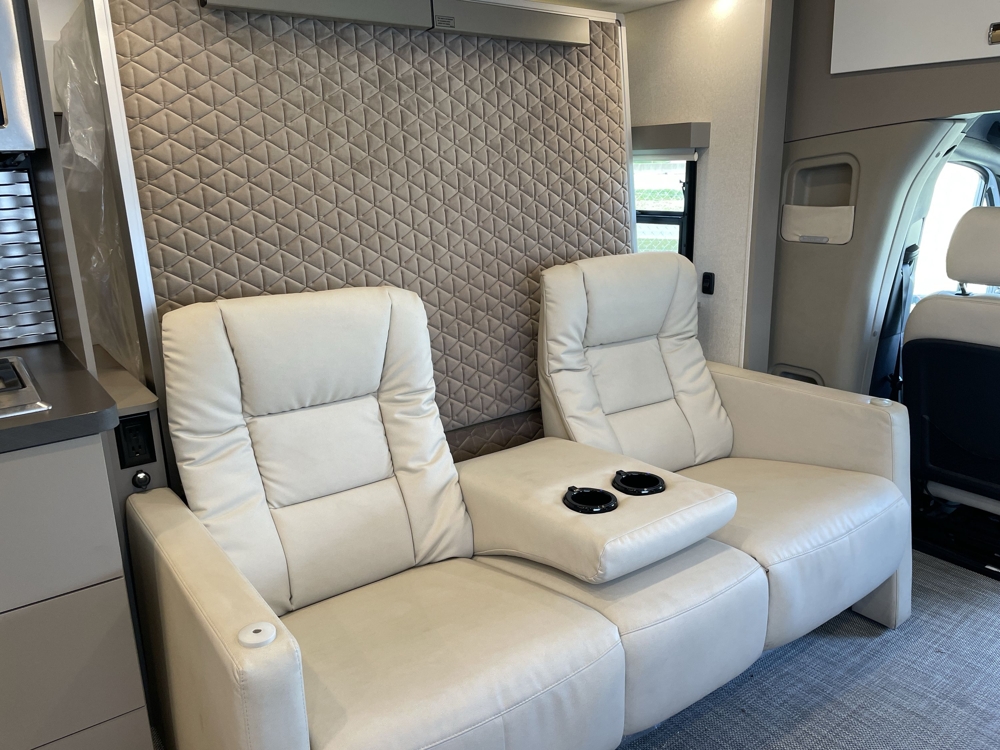 2025 Winnebago Navion 24T Awd — photo 5 of 8