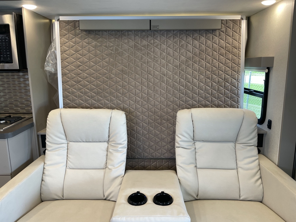 2025 Winnebago Navion 24T Awd — photo 6 of 8
