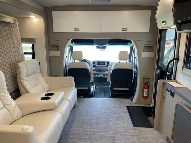 2025 Winnebago Navion 24T Awd — photo 3 of 8