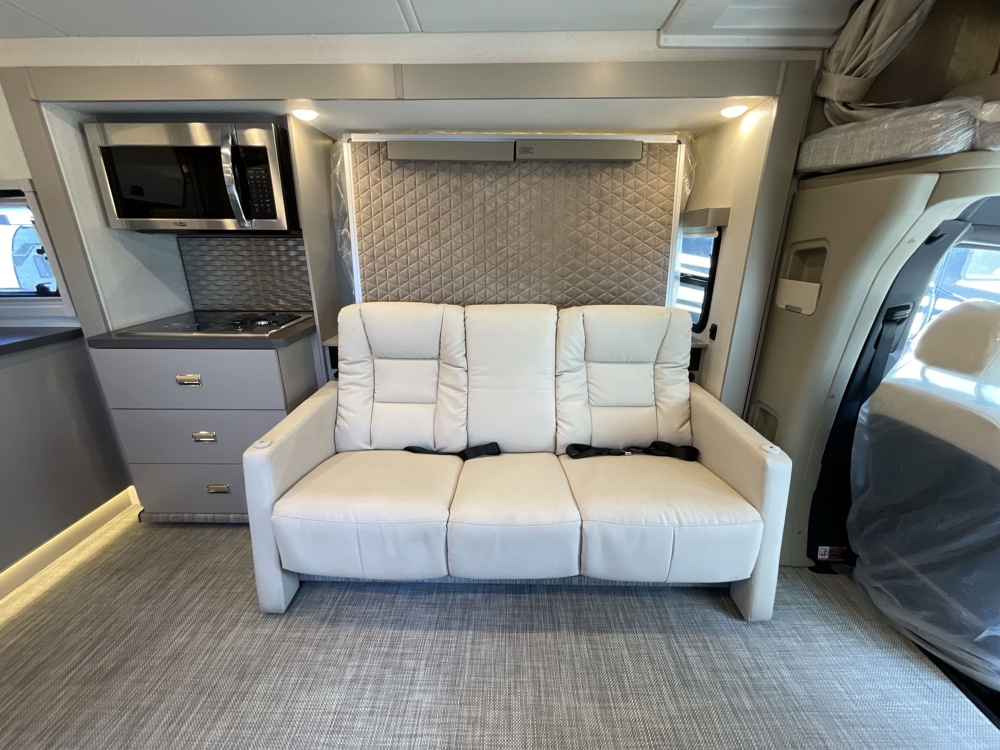 2025 Winnebago Navion 24T — photo 5 of 8