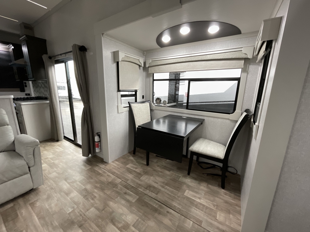 2025 Crossroads Redwood 3881FKL — photo 8 of 8