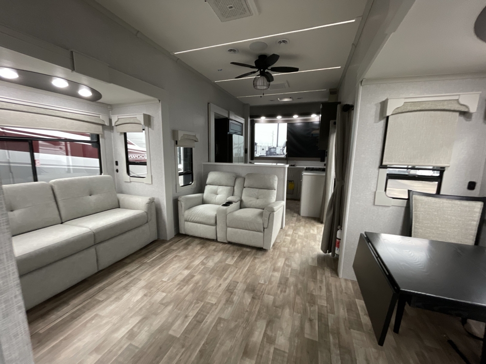 2025 Crossroads Redwood 3881FKL — photo 3 of 8