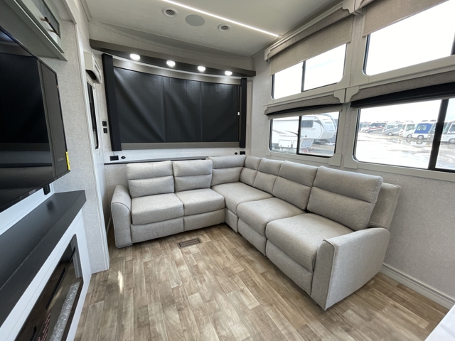 2025 Crossroads Redwood 3951BAM — photo 4 of 8