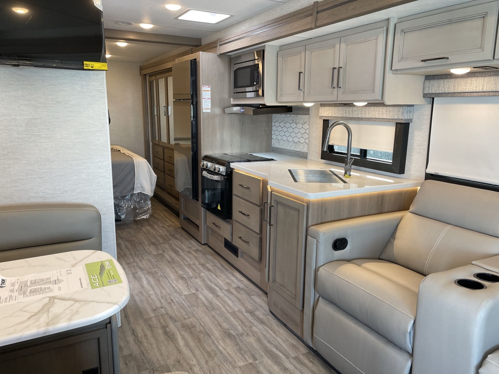 2026 Thor Ace 29D — photo 3 of 8