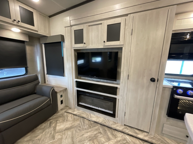 2023 Forest River Wildcat 369MBL — photo 8 of 8