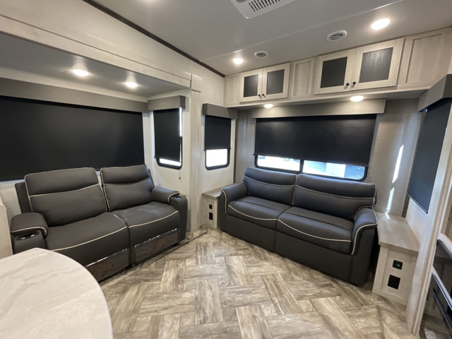 2023 Forest River Wildcat 369MBL — photo 5 of 8