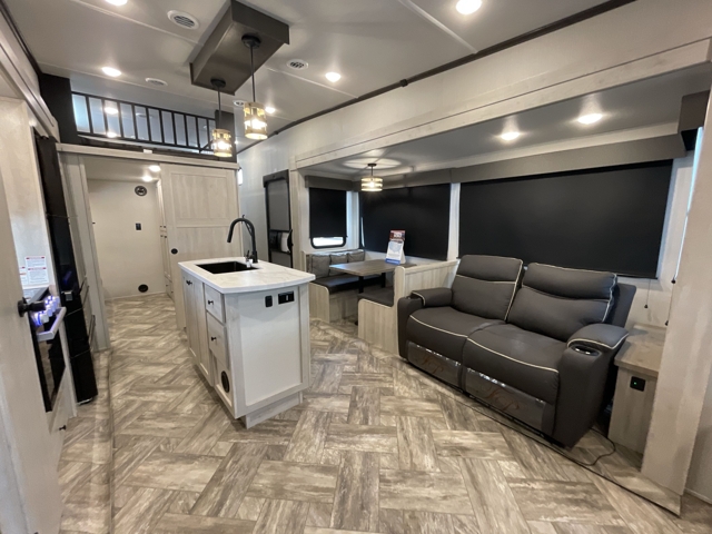 2023 Forest River Wildcat 369MBL — photo 6 of 8
