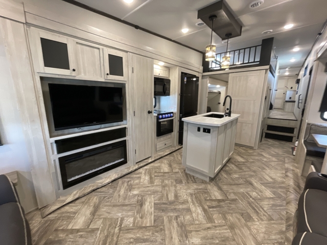 2023 Forest River Wildcat 369MBL — photo 7 of 8