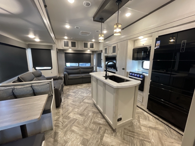 2023 Forest River Wildcat 369MBL — photo 3 of 8