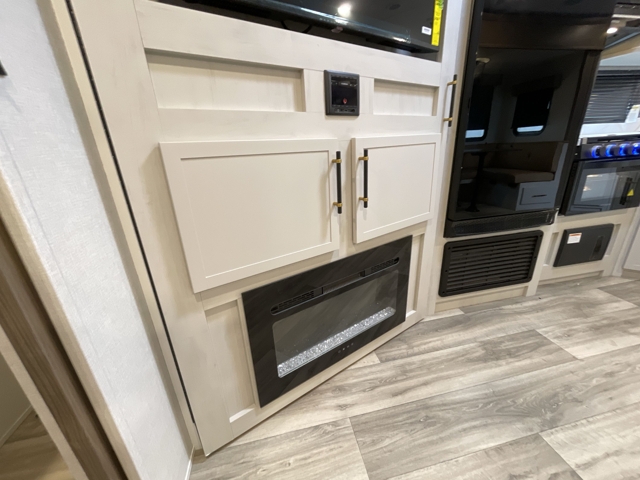 2026 Dutchmen Astoria 2703RB — photo 8 of 8