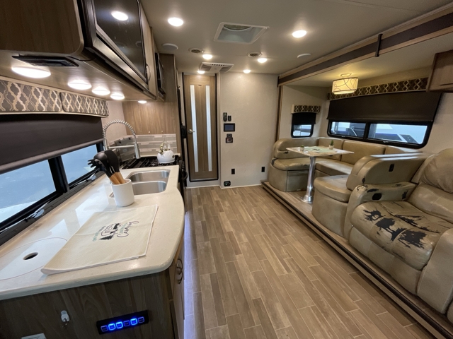 2020 Dynamax Isata 4 31DS — photo 3 of 8