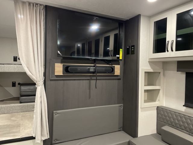 2026 Shasta Phoenix Lite 218SE — photo 6 of 8