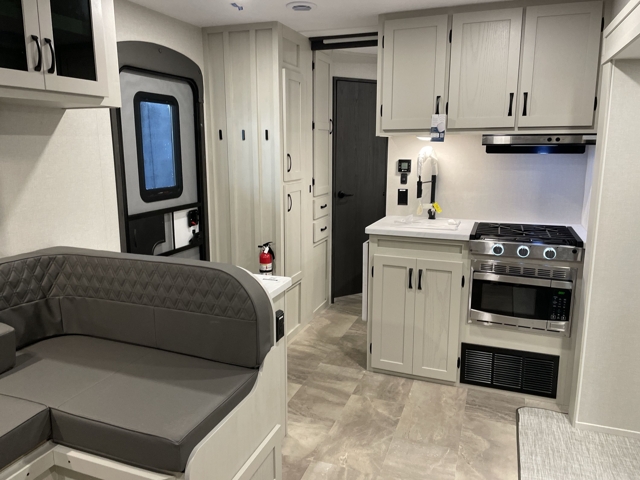 2026 Shasta Phoenix Lite 218SE — photo 3 of 8