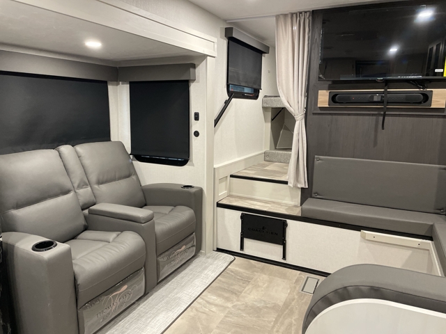 2026 Shasta Phoenix Lite 218SE — photo 4 of 8