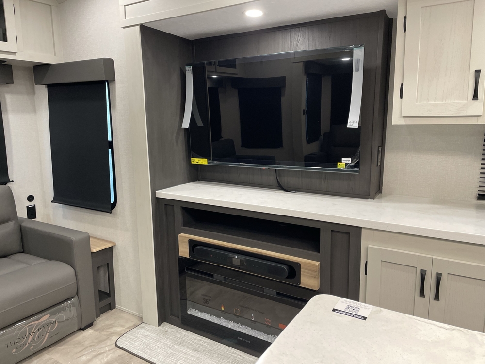 2026 Shasta Phoenix 336RL — photo 6 of 8