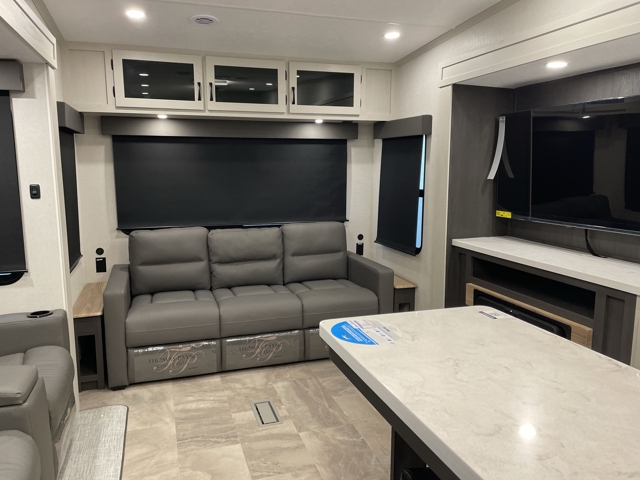 2026 Shasta Phoenix 336RL — photo 4 of 8