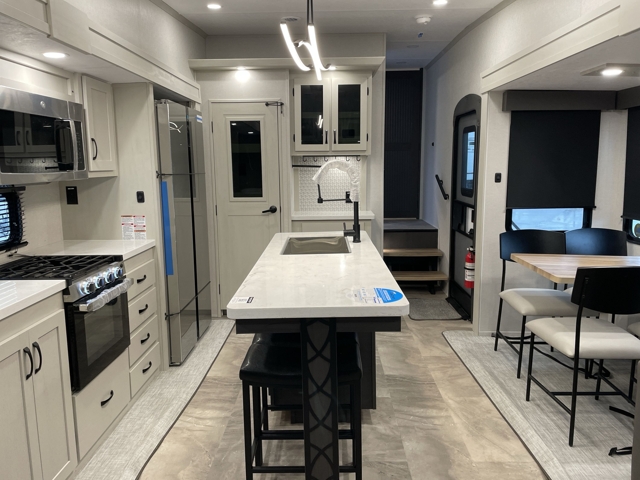 2026 Shasta Phoenix 336RL — photo 3 of 8