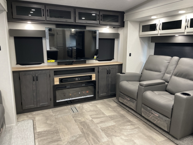 2026 Shasta Phoenix Lite 30BH — photo 4 of 8