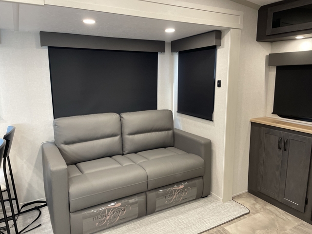 2026 Shasta Phoenix Lite 30BH — photo 5 of 8