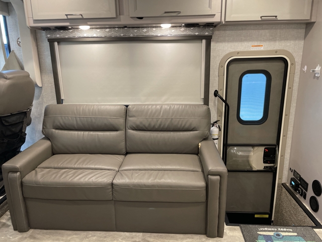 2022 Thor Windsport 34J — photo 3 of 8