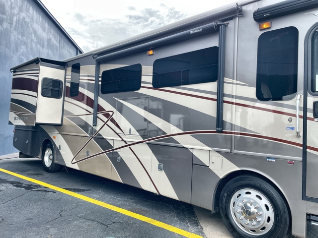 2015 Fleetwood Expedition 38S — photo 5 of 8