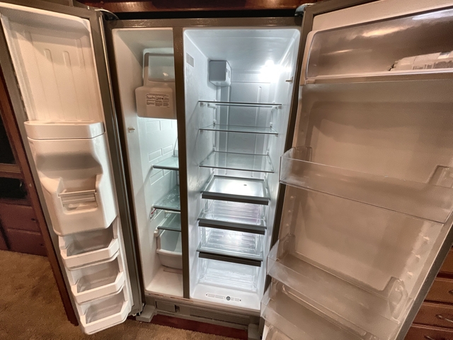 2015 Fleetwood Expedition 38S — photo 8 of 8