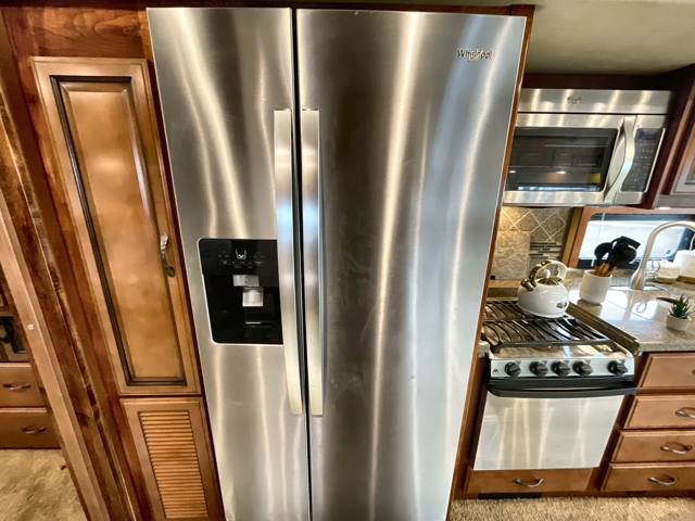 2015 Fleetwood Expedition 38S — photo 7 of 8