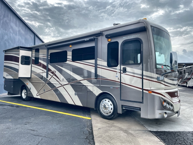 2015 Fleetwood Expedition 38S — photo 1 of 8