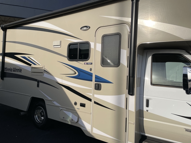2024 Winnebago Minnie Winnie 22M — photo 6 of 8