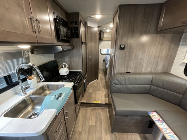 2024 Winnebago Minnie Winnie 22M — photo 3 of 8