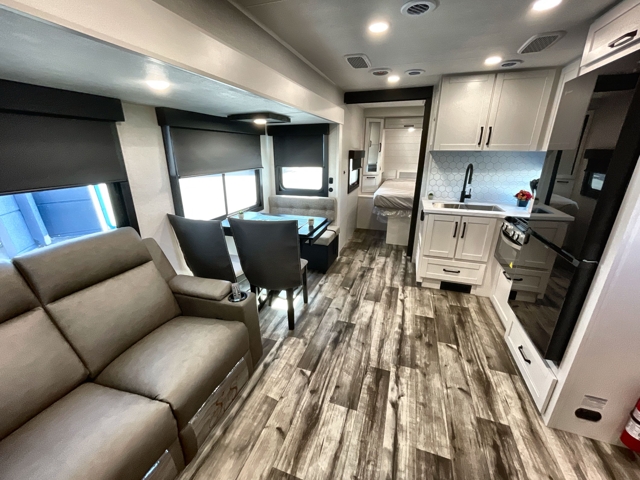 2026 Highland Ridge Roamer 27RBOS — photo 6 of 8