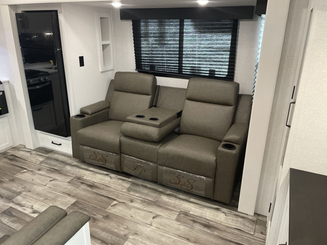 2026 Highland Ridge Roamer 24MLDS — photo 3 of 8