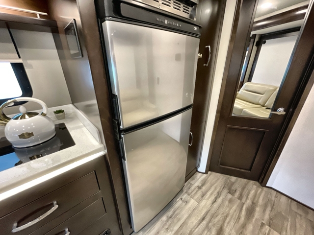 2023 Renegade RV Vienna 25VRMC — photo 7 of 8