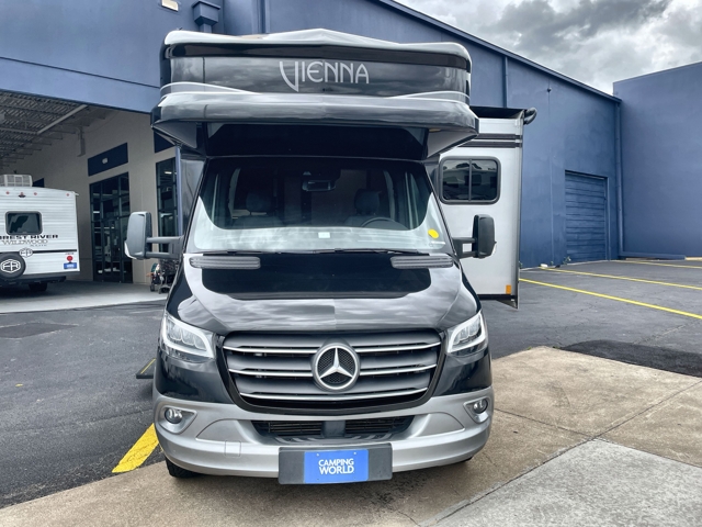 2023 Renegade RV Vienna 25VRMC — photo 4 of 8