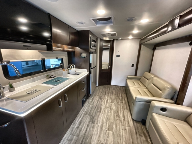 2023 Renegade RV Vienna 25VRMC — photo 2 of 8