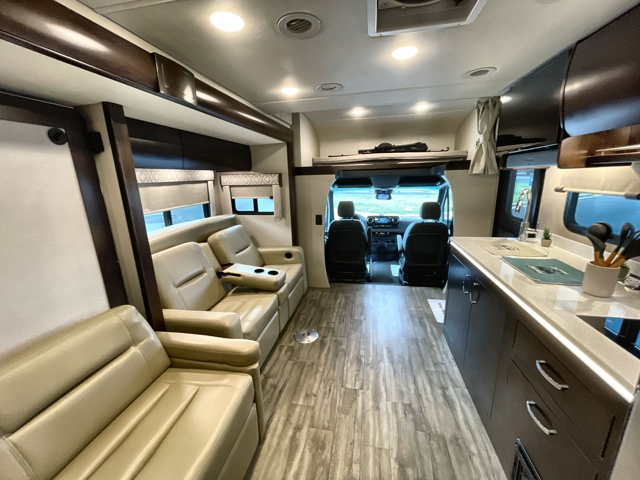 2023 Renegade RV Vienna 25VRMC — photo 3 of 8