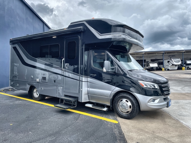 2023 Renegade RV Vienna 25VRMC — photo 1 of 8