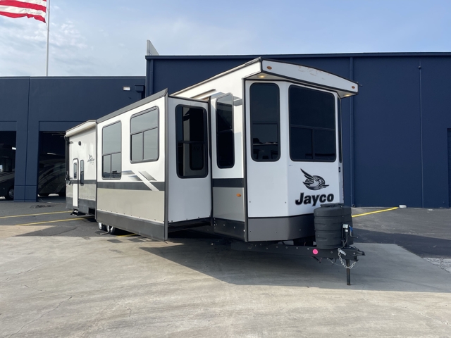 2024 Jayco Jay Flight Bungalow 40LOFT — photo 1 of 8