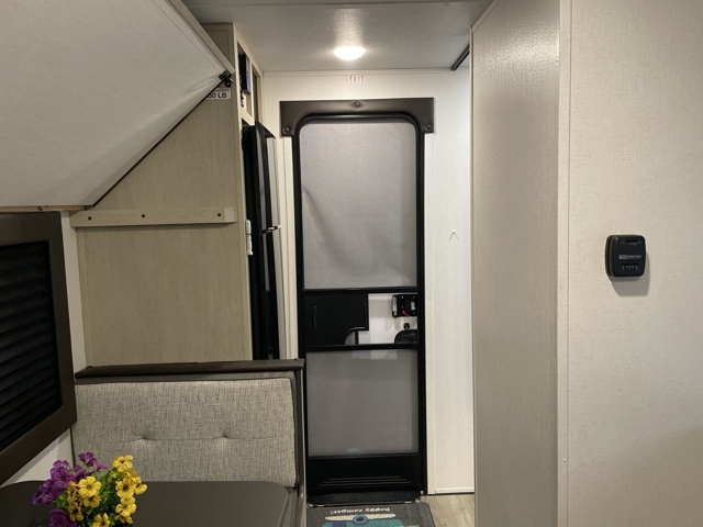 2025 Shasta Shasta Compact 16BH — photo 3 of 8