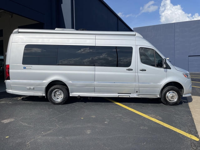 2022 Airstream Interstate 24GT Tommy Bahama Edition — photo 5 of 8